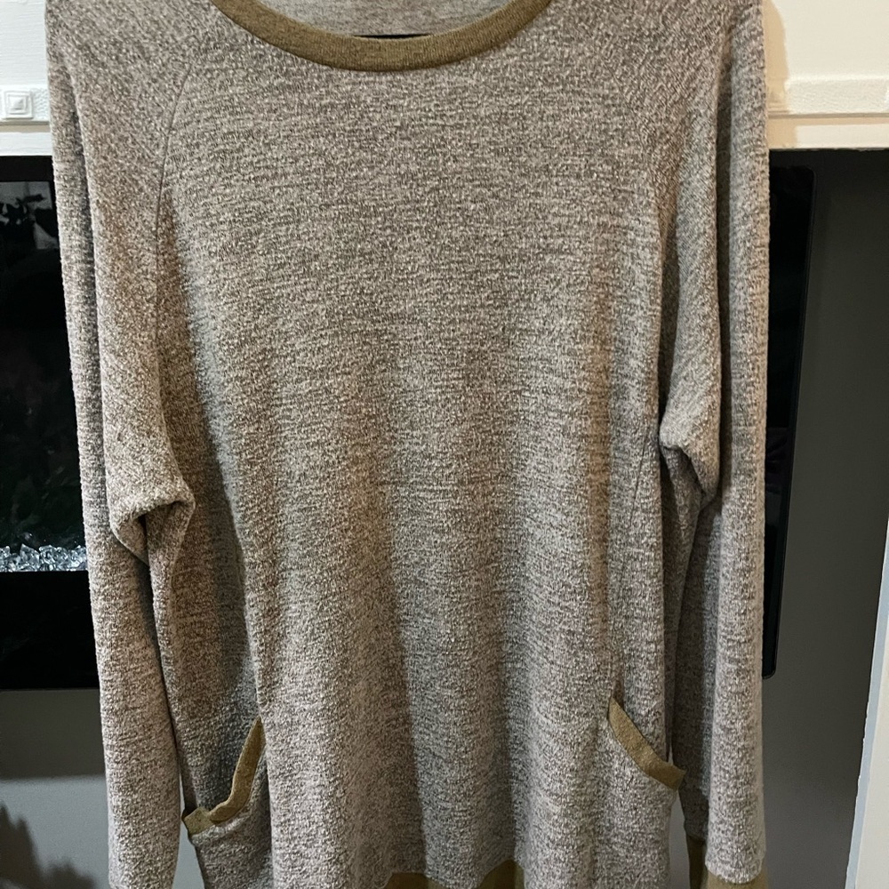 Gadewake Heathered Knit Top XL with pockets.